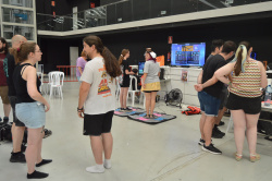 El regidor de Joventut de Vila-real, Javier L�pez, va visitar aquest cap de setmana la 12a edici� de les Jornades de l'Orgull Friki, organitzades per l'Associaci� Otakuonda al Centre de Congressos, Fires i Reunions de Vila-real, amb la col�laboraci� de l'