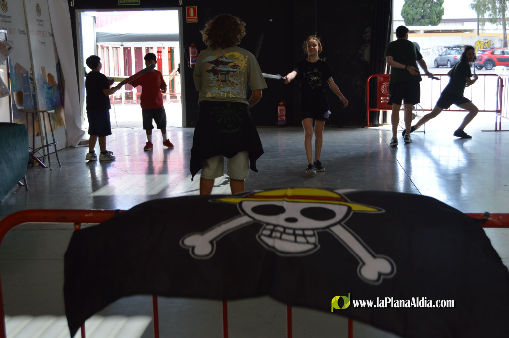 El regidor de Joventut de Vila-real, Javier L�pez, va visitar aquest cap de setmana la 12a edici� de les Jornades de l'Orgull Friki, organitzades per l'Associaci� Otakuonda al Centre de Congressos, Fires i Reunions de Vila-real, amb la col�laboraci� de l'