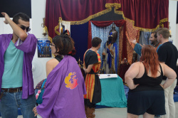 El regidor de Joventut de Vila-real, Javier L�pez, va visitar aquest cap de setmana la 12a edici� de les Jornades de l'Orgull Friki, organitzades per l'Associaci� Otakuonda al Centre de Congressos, Fires i Reunions de Vila-real, amb la col�laboraci� de l'