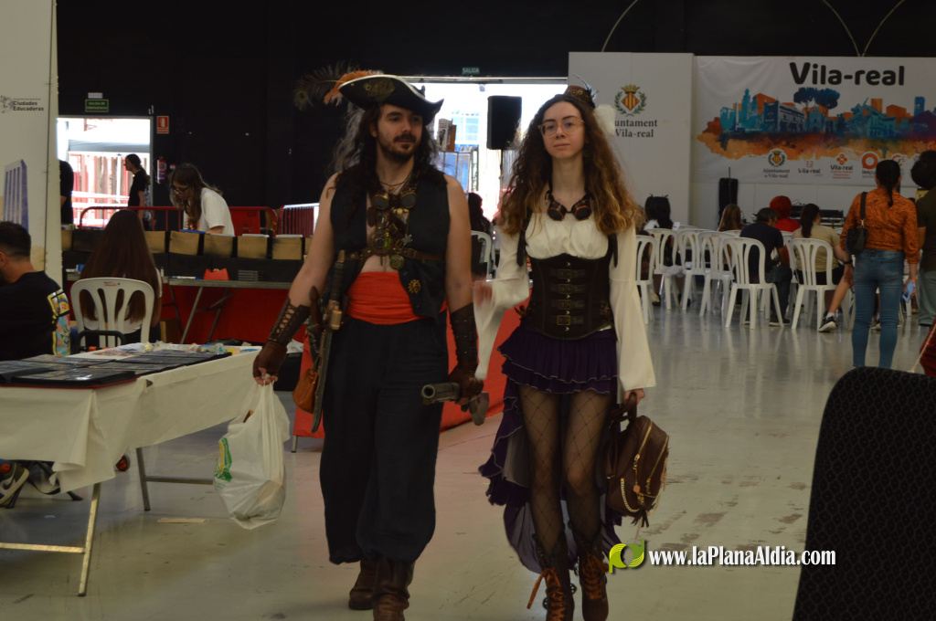 El regidor de Joventut de Vila-real, Javier L�pez, va visitar aquest cap de setmana la 12a edici� de les Jornades de l'Orgull Friki, organitzades per l'Associaci� Otakuonda al Centre de Congressos, Fires i Reunions de Vila-real, amb la col�laboraci� de l'