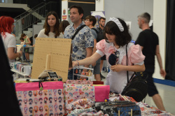 El regidor de Joventut de Vila-real, Javier L�pez, va visitar aquest cap de setmana la 12a edici� de les Jornades de l'Orgull Friki, organitzades per l'Associaci� Otakuonda al Centre de Congressos, Fires i Reunions de Vila-real, amb la col�laboraci� de l'