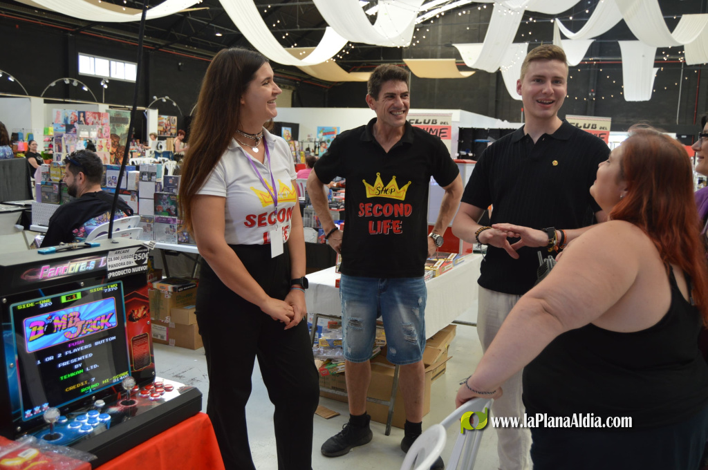 El regidor de Joventut de Vila-real, Javier L�pez, va visitar aquest cap de setmana la 12a edici� de les Jornades de l'Orgull Friki, organitzades per l'Associaci� Otakuonda al Centre de Congressos, Fires i Reunions de Vila-real, amb la col�laboraci� de l'