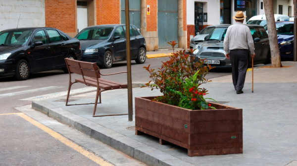 onda-culmina-la-renovacion-de-la-calle-monse-or-fernando-ferris-con-mobiliario-urbano-y-zonas-verdes