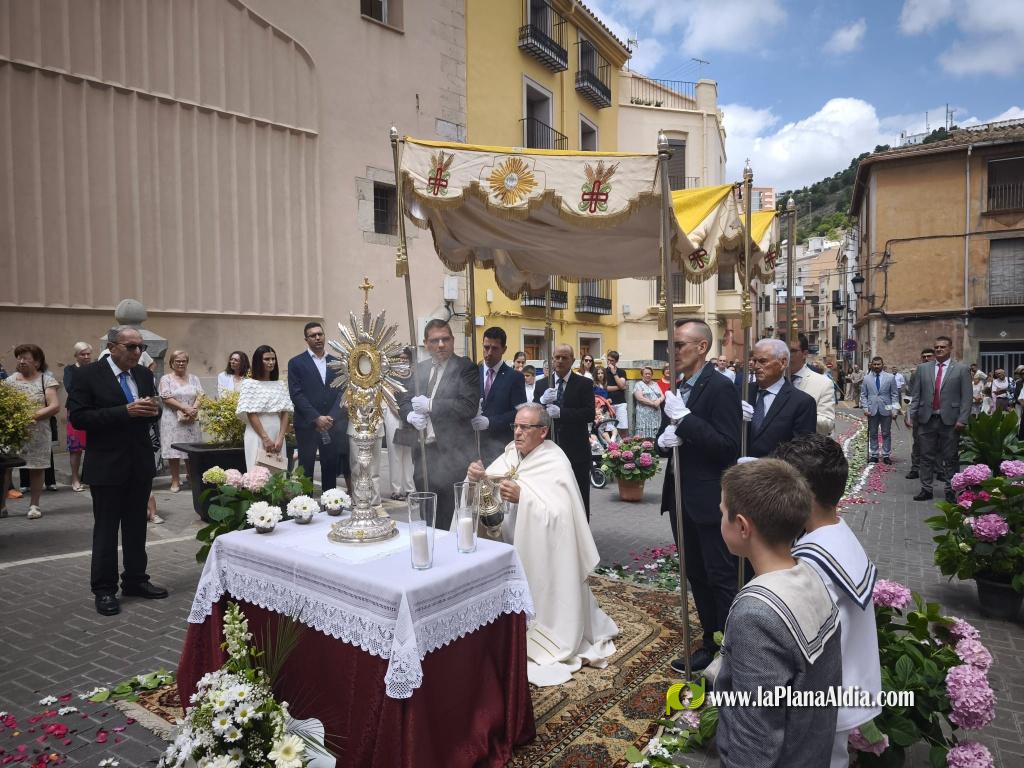 Concurrida Procesi�n del Corpus en Alcora