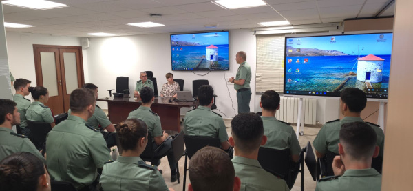 García Valls rep alumnes de l'Acadèmia d'Oficials de la Guàrdia Civil d'Aranjuez a Castelló