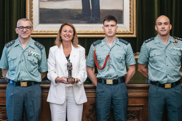 Begoña Carrasco rep cadets de la Guàrdia Civil a Castelló i exalça la seva tasca i proximitat a la societat