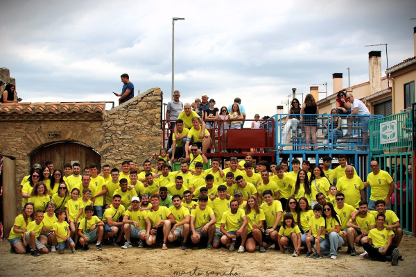 la-pe-a-taurina-de-vilafranca-celebra-su-fiesta-anual-con-los-toros-como-protagonistas