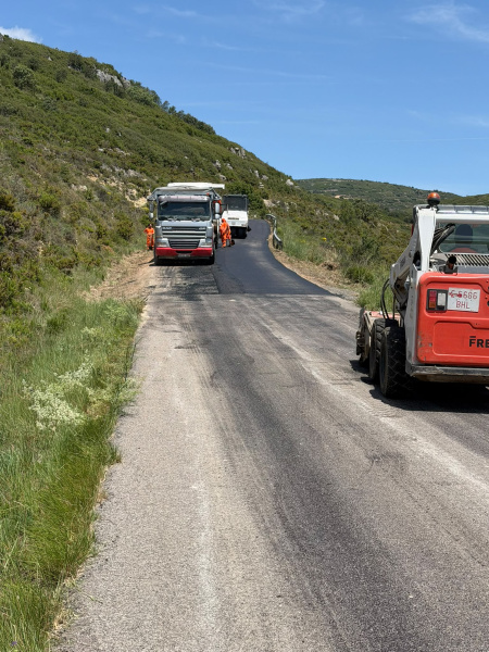 finaliza-el-asfaltado-del-camino-de-tirig-a-cati-tras-una-inversion-de-108-000-euros