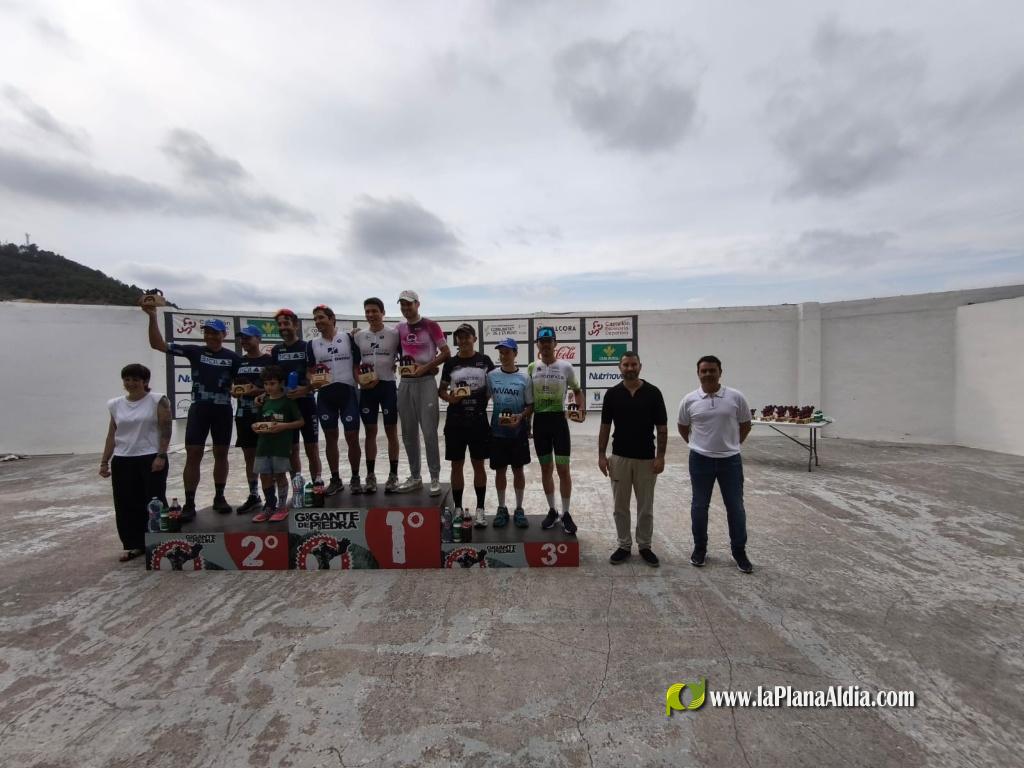Roberto Bou se impone la Ultramarat�n Gigante de Piedra de Alcora de 200 km 