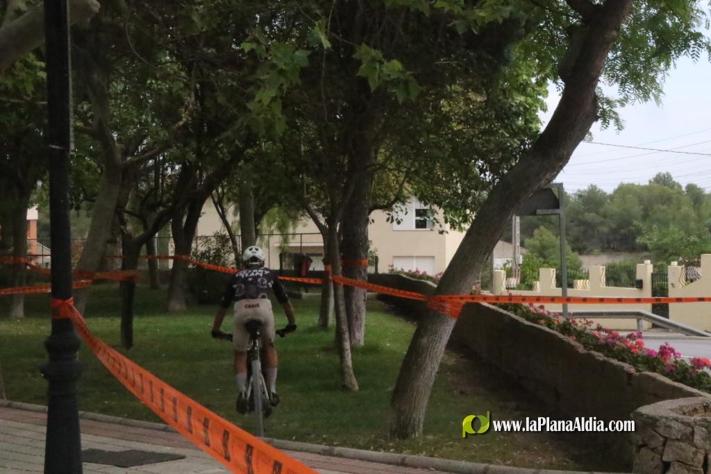 Roberto Bou se impone la Ultramarat�n Gigante de Piedra de Alcora de 200 km 