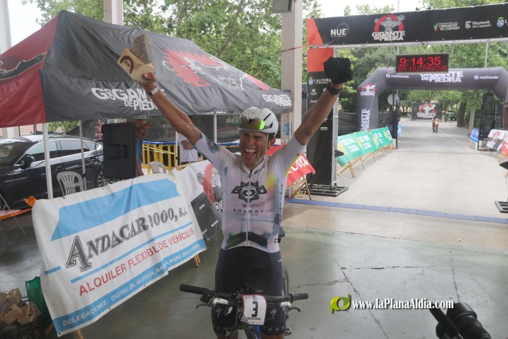 Roberto Bou se impone la Ultramarat�n Gigante de Piedra de Alcora de 200 km 
