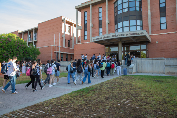 La Universitat Jaume I amplia la seva oferta per al 2026-2027 amb 2.873 places, noves dobles titulacions i PARS-IA internacional