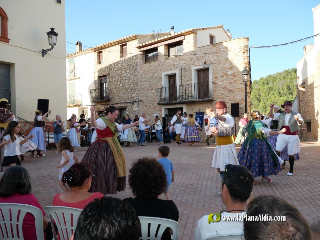 Gran �xito del Encuentro de grupos folcl�ricos de Alcora y Castell�n en Araya