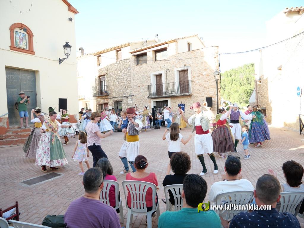 Gran �xito del Encuentro de grupos folcl�ricos de Alcora y Castell�n en Araya