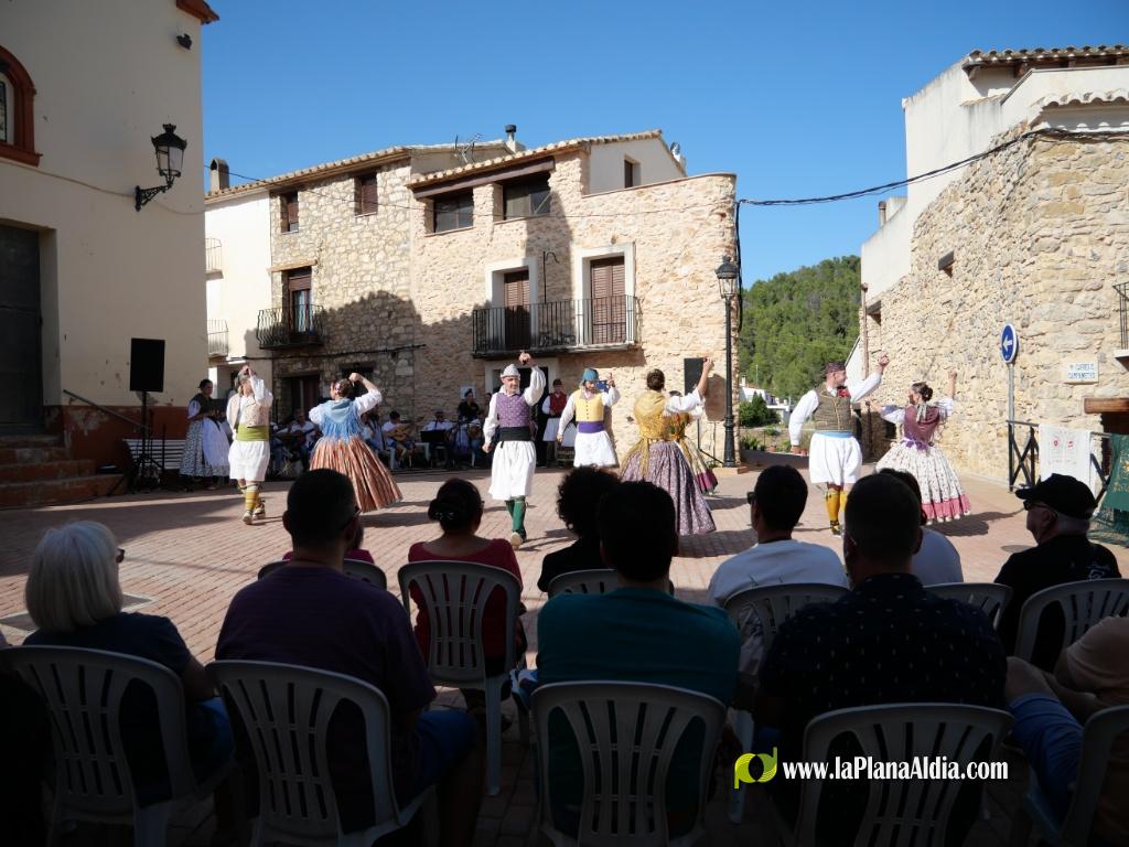 Gran �xito del Encuentro de grupos folcl�ricos de Alcora y Castell�n en Araya