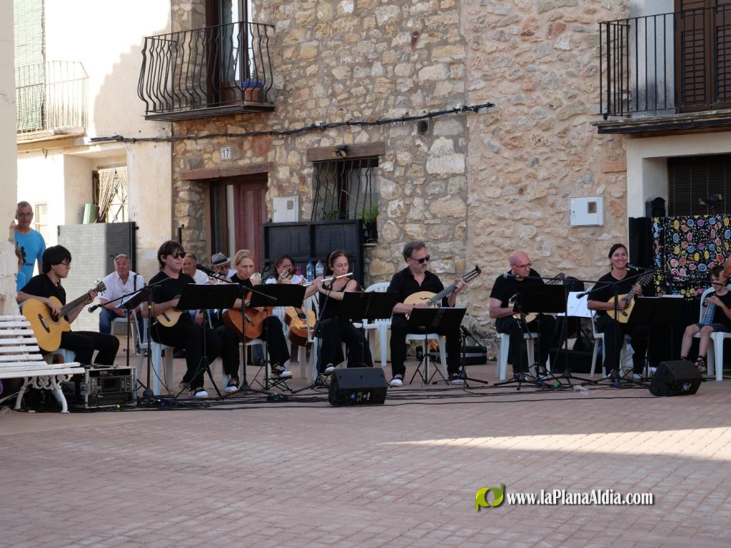 Gran �xito del Encuentro de grupos folcl�ricos de Alcora y Castell�n en Araya