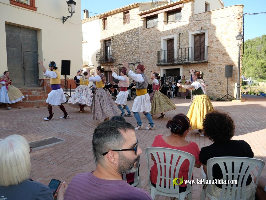 Gran �xito del Encuentro de grupos folcl�ricos de Alcora y Castell�n en Araya