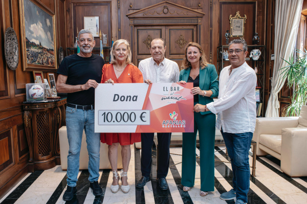 AFANIAS recibe 10.000 euros recaudados en la séptima edición del Vermut Solidario