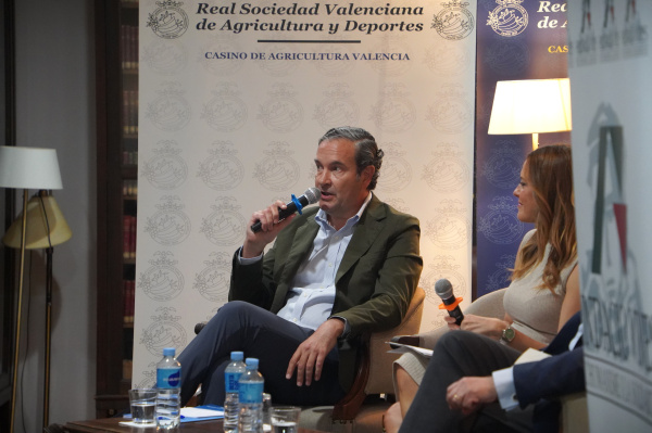 El portavoz del GPP en Les Corts participa en un coloquio organizado por la Fundación Luis Vives