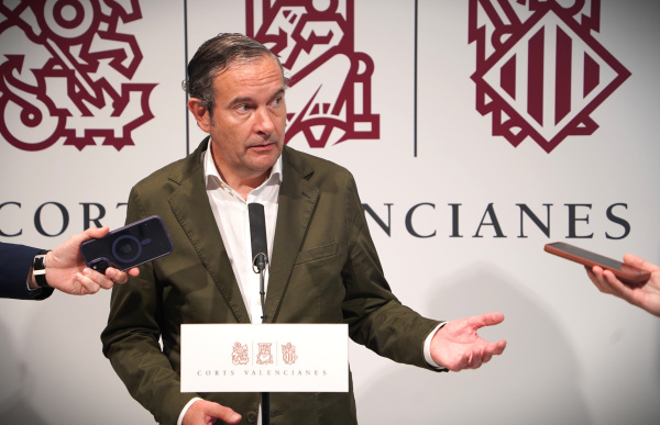 Pastor asegura que las Cortes Valencianas no están secuestradas y acusa al Congreso de bloquear más de 50 leyes