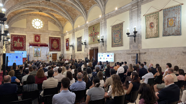 Tres estudiantes de la UJI galardonados en los IX Premios Capitanía General de Valencia a la excelencia académica