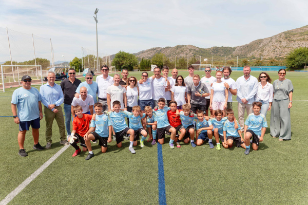 El C.F. Fomento Castellón cierra su décimo aniversario con una gran fiesta familiar
