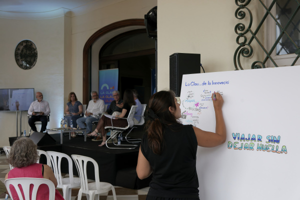 Más de 60 personas debaten sobre turismo sostenible en Espaitec bajo el lema 'Viajar sin dejar huella'