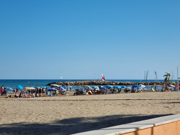torreblanca-refuerza-la-seguridad-y-la-accesibilidad-de-sus-playas-con-el-inicio-del-servicio-de-socorrismo