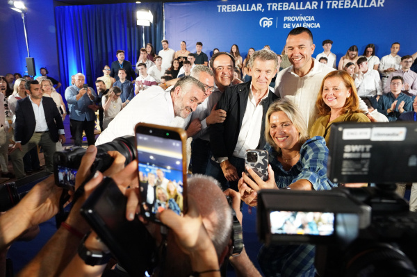 Barrachina celebra el músculo del PP en Sueca en acto con Feijóo para dar la bienvenida a nuevos afiliados
