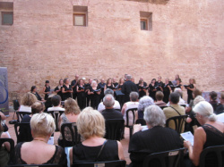 Intercanvi coral entre Castell� i Borriana al Jard� Arqueol�gic del Centre Municipal de Cultura La Merc� de Burriana