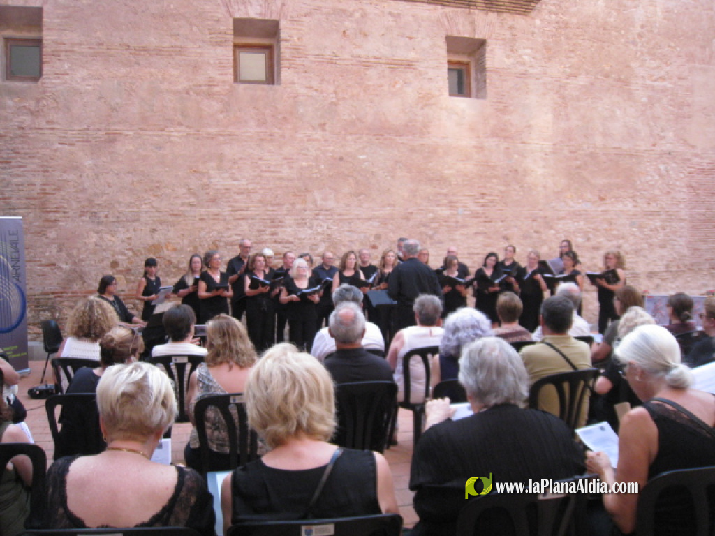 Intercanvi coral entre Castell� i Borriana al Jard� Arqueol�gic del Centre Municipal de Cultura La Merc� de Burriana