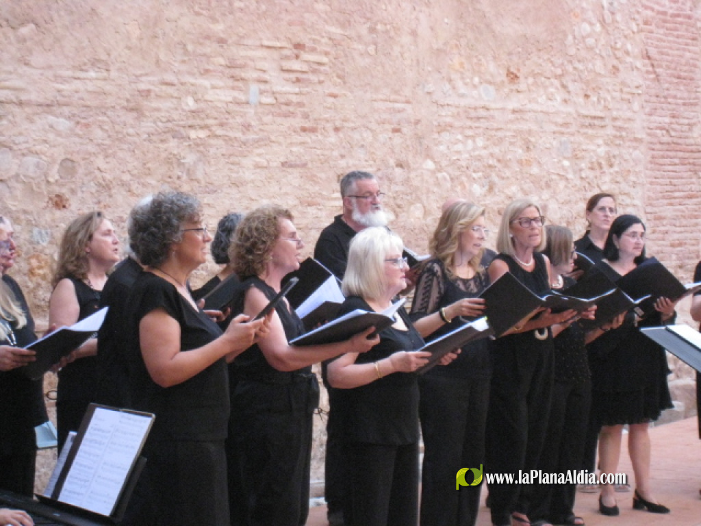 Intercanvi coral entre Castell� i Borriana al Jard� Arqueol�gic del Centre Municipal de Cultura La Merc� de Burriana