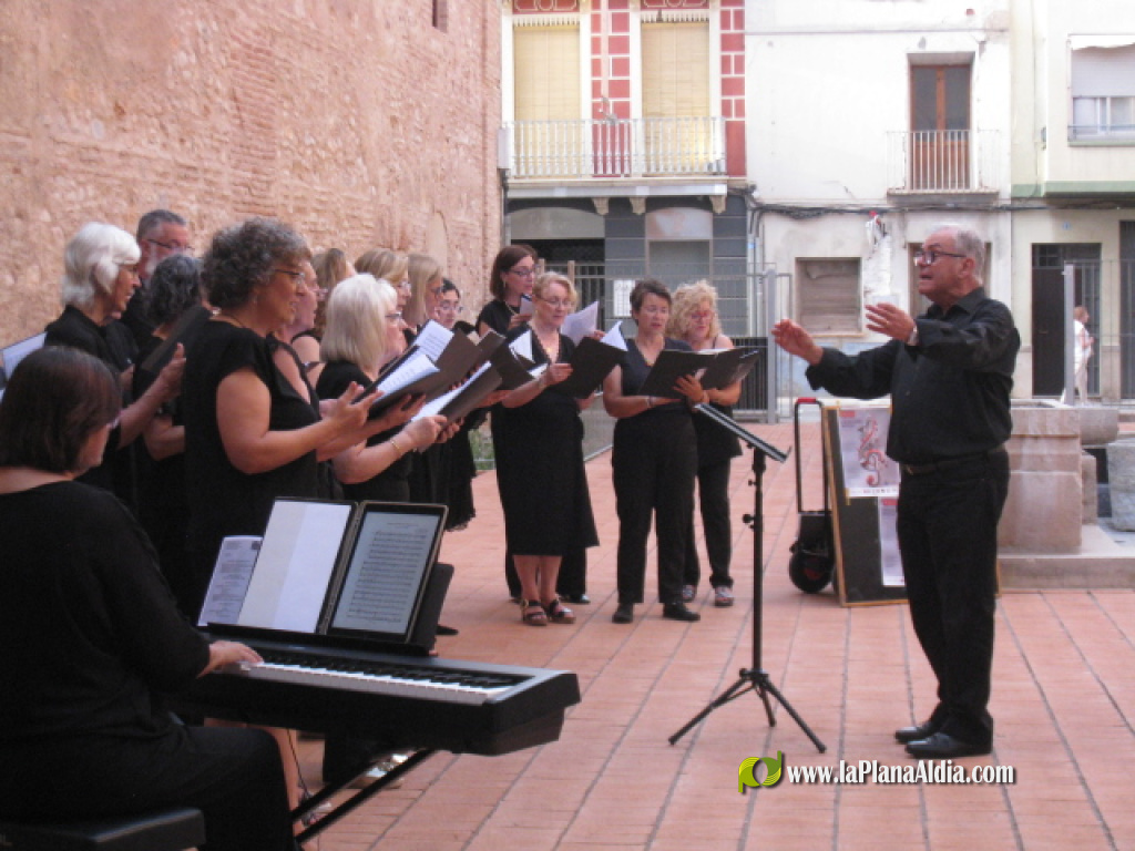 Intercanvi coral entre Castell� i Borriana al Jard� Arqueol�gic del Centre Municipal de Cultura La Merc� de Burriana