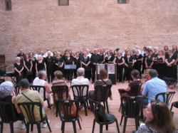 Intercanvi coral entre Castell� i Borriana al Jard� Arqueol�gic del Centre Municipal de Cultura La Merc� de Burriana