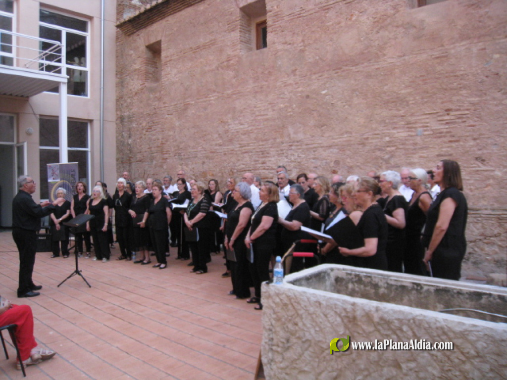 Intercanvi coral entre Castell� i Borriana al Jard� Arqueol�gic del Centre Municipal de Cultura La Merc� de Burriana