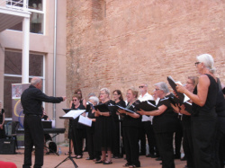 Intercanvi coral entre Castell� i Borriana al Jard� Arqueol�gic del Centre Municipal de Cultura La Merc� de Burriana
