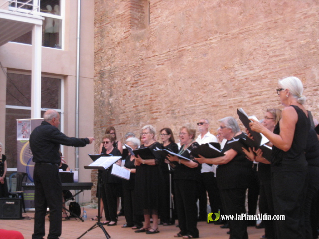 Intercanvi coral entre Castell� i Borriana al Jard� Arqueol�gic del Centre Municipal de Cultura La Merc� de Burriana
