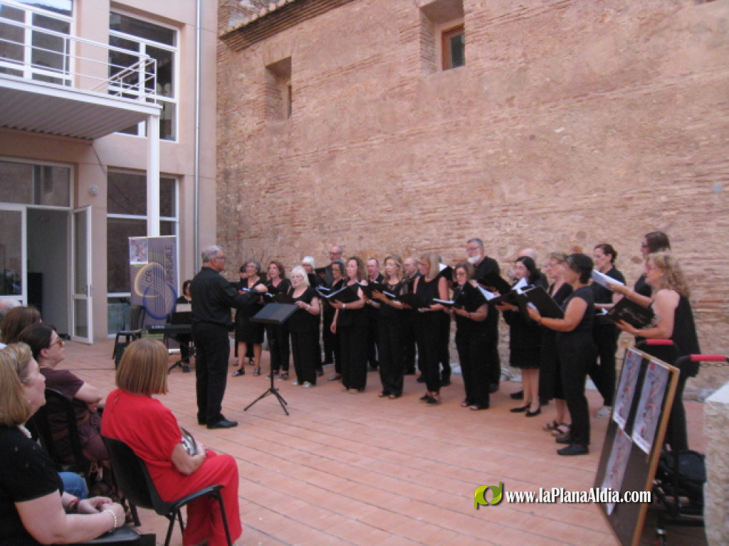 Intercanvi coral entre Castell� i Borriana al Jard� Arqueol�gic del Centre Municipal de Cultura La Merc� de Burriana