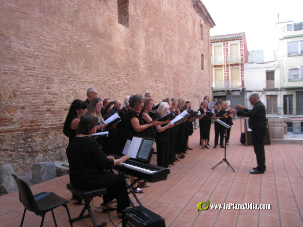 Intercanvi coral entre Castell� i Borriana al Jard� Arqueol�gic del Centre Municipal de Cultura La Merc� de Burriana