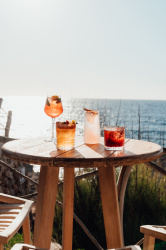 Tres destins per a viure la nit de Sant Joan al Mediterrani: Val�ncia, Castell� i Menorca