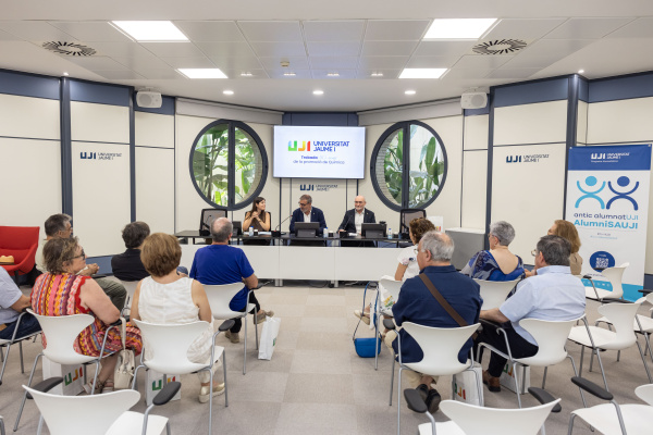 La Universitat Jaume I conmemora el 50 aniversario de la primera promoción de Química del CUC de Castellón