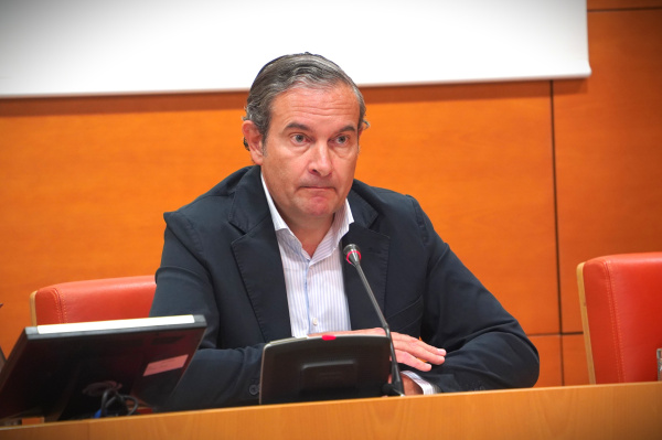 Pastor acusa a Morant de esconderse por ser la mano derecha de Ábalos y Sánchez y reclama convocatoria electoral