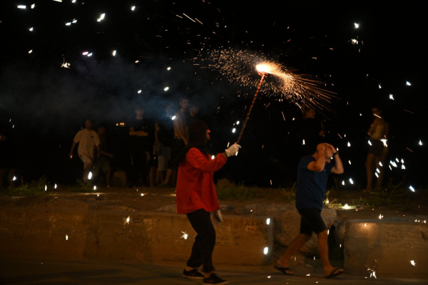 la-playa-de-almassora-vive-la-noche-de-san-juan-entre-tradicion-fuego-y-espectaculo-pirotecnico
