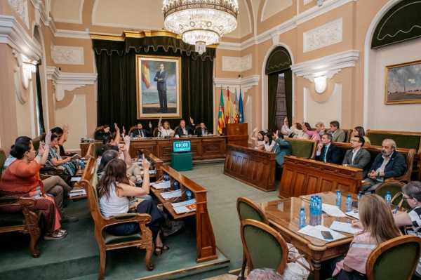 Castellón impulsa la UER-Los Carmelos, una pasarela ciclopeatonal y nuevas viviendas; aprobación de la moción sobre Orgullo LGTBI+ y solidaridad con Venezuela