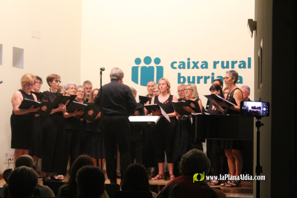 La Caixa Rural de Borriana acull el Concert d'Estiu de la Coral Borrianenca i la Societat Musical de Massalfassar