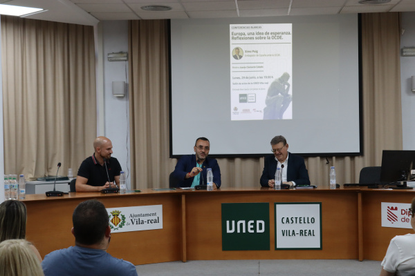 Ximo Puig clausura la temporada de Conferències Blanques en la UNED de Vila-real y analiza el papel de Europa
