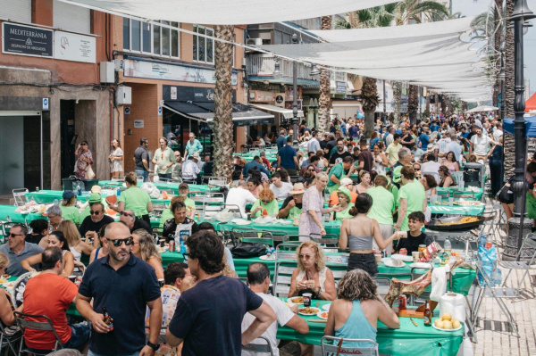 Ayuntamiento y Ecovidrio lanzan la campaña Sant Pere Recicla en Verd para fomentar el reciclaje de vidrio durante las fiestas del Grao