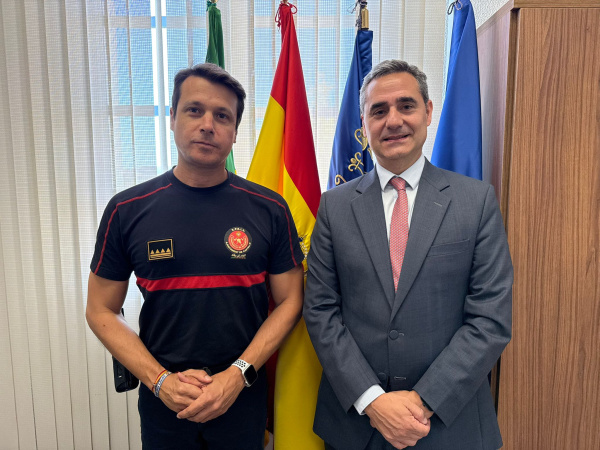 Adrian Nicolau toma posesión como Oficial en prácticas y completa la primera escala de mando del Cuerpo de Bomberos