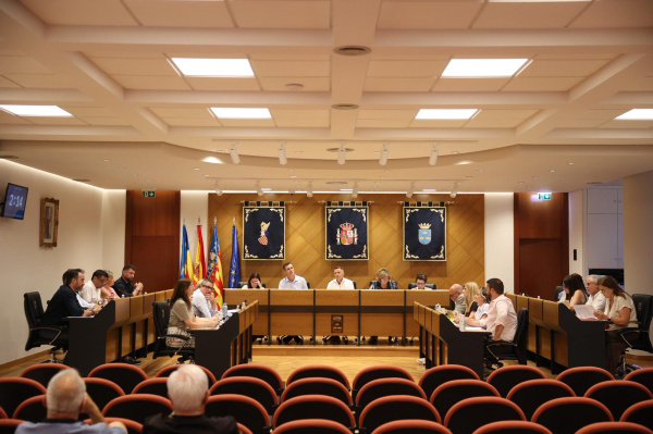 Burriana se adhiere a la red COMDES y garantiza la continuidad de la UNED Senior para el próximo curso