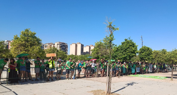 Docentes denuncian la precariedad de la educación pública ante el II Foro de Diputaciones del PP en Castelló